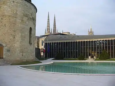 L'école nationale de la magistrature autour de la tour des Minimes.