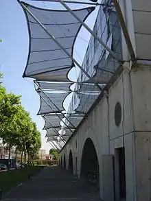 Photographie montrant l'École d'architecture de Lyon à Vaulx-en-Velin