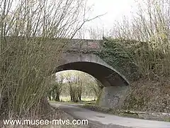 Le premier pont-rail de la ligne, entre Régnonval et Rotangy