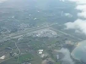 Vue aérienne de l'aéroport en 2011.