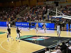 Orléans Loiret Basket à l'échauffement