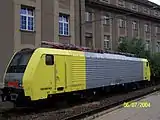 Une machine de Siemens Dispolok avec la livrée jaune et argent de la compagnie