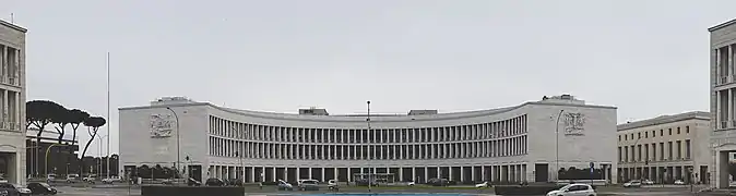 Vue du palais de forme semi circulaire