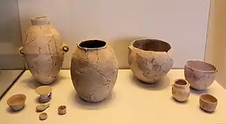 Céramiques sans décor du Yarmoukien.