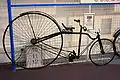 Une des premières bicyclettes de sécurité (1879) au Coventry Transport Museum.