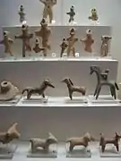 Figurines en terre cuite vouées au sanctuaire d'Olympie, Xe – VIIe siècle av. J.-C. Musée archéologique d'Olympie.