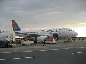 Airbus A319-100, à l'Est de l'aéroport d'East London, en 2016