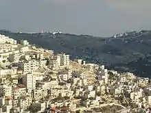 Jérusalem-Est et la barrière de séparation israélienne en arrière-plan.