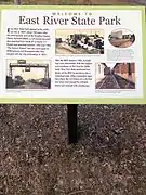 Un des cinq panneaux d'information historique du parc