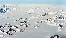 Les montagnes Nunatak sur la côte est du Groenland.