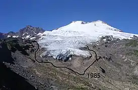 Le glacier Easton sur le flanc sud en 2003. La ligne noire indique la position du glacier en 1985.