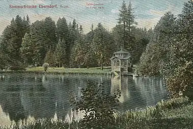 Carte postale ancienne représentant le parc et le chalet de l'étang.