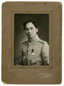Ecaterina Teodoroiu, institutrice roumaine puis soldat et sous-lieutenant en première ligne, tuée au front en 1917 à l'âge de 23 ans.