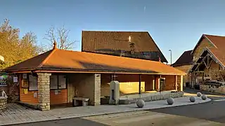 La fontaine-lavoir-abreuvoir.