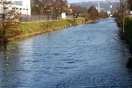 Écluse Chênée bief amont vers la tête de garde.