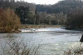 Écluse de Streupas, digue oblique en face de la sortie d'écluse.