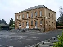 Photographie du bâtiment de l'école primaire