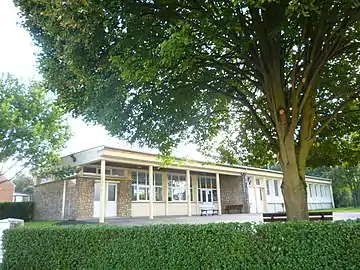 L'école Léon-Waymel, vue de la rue de Bellonne.