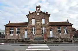L'ancienne école, autrefois  mairie-école.