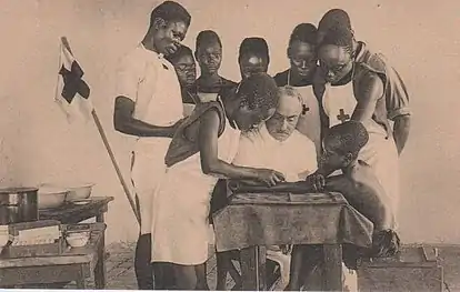 École d'infirmiers de la Croix-Rouge de Belgique à Pawa (Congo belge) vers 1930.