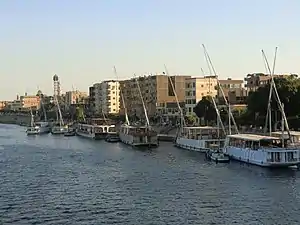 Le quai le long du Nil à Edfou.