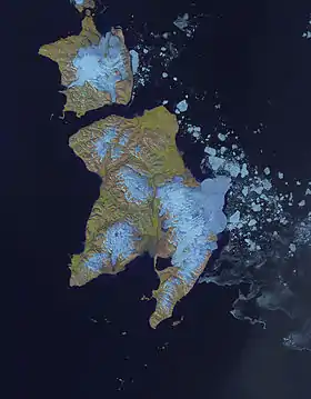 Photo satellitaire des îles Edgeøya (en bas) et Barentsøya (en haut)