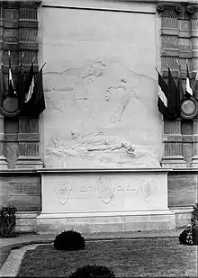 Monument à Edith Cavell« Monument à Edith Cavell à Paris », sur À nos grands hommes