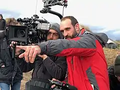 Édouard Bergeon sur le tournage du film Au nom de la terre