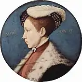 Portrait de profil d'un garçon portant un chapeau avec une plume blanche et un manteau d'hermine