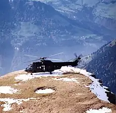 Un Cougar des Forces aériennes royales néerlandaises lors d'un entrainement de vol en montagne en février 2016.