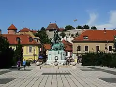 Le square Dobó et le château