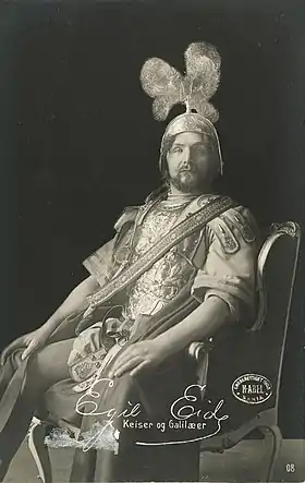 Egil Eide incarnant l'empereur Julien dans la première représentation de la pièce à Oslo en 1903.