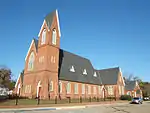 L'Église Presbyterienne d'Eufaula, en Alabama. Construite dans le style gothique victorien en 1869, elle avait à l'origine un toit polychrome orné d'une crête métallique tout au long de son faîtage