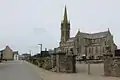 L'église paroissiale Saint-Budoc : vue d'ensemble (style néogothique flamboyant).