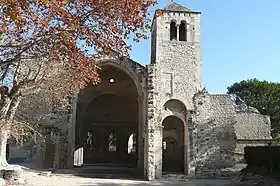 Avant de devenir pape Nicolas rejoint les chanoines de Saint-Ruf  à Avignon en France.