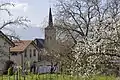 Clocher de l'église catholique de Bernex au printemps.