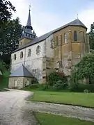 Église vue du château.