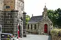 Église de Logonna et l'ossuaire de Rosmorduc.