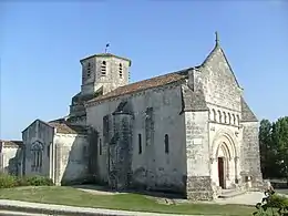 L'église romane Saint-Martin.