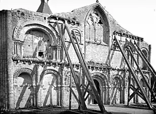 Façade avec la baie gothique du XVe siècle. Séraphin-Médéric Mieusement, avant 1890.