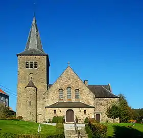 Vue d'ensemble de l'église Notre-Dame de la Visitation située en Belgique, à Villers-la-Ville.