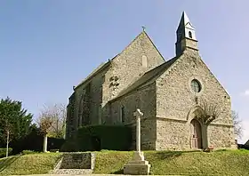 La chapelle Notre-Dame de Hirel, avec sa croix, en 2012.