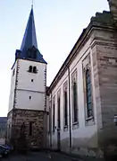 Église Saint-Étienne, clocher roman et du flanc est de la nef.