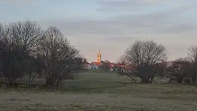 Église Saint-Anne de Gilley au crépuscule