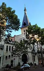 Eglise Saint-Antoine des Quinze-Vingts depuis l'avenue Ledru Rollin.