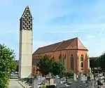 Les abat-sons du campanile moderne de l'église de Pfaffenheim participent à l'esthétique.