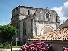 L'église Saint-Pierre de Machennes.