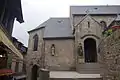 Entrée par le transept côté nord (avec statue de Jeanne d'Arc).