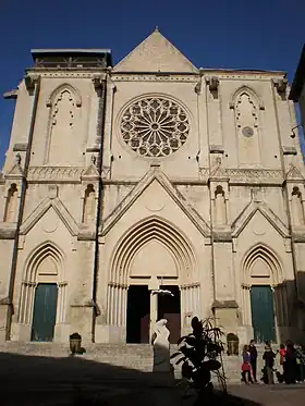 L'église Saint-Roch de Montpellier qui, elle, s'inspire plutôt d'un style gothique classique.