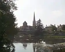 L'église de Saint-Savin, le pont, la Gartempe.